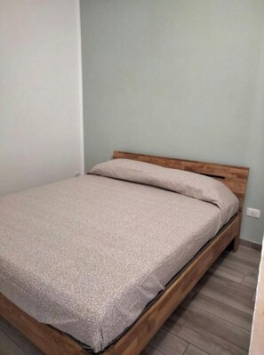 1 bedroom, bed sheets