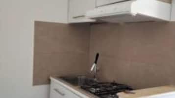 Kühlschrank, Wasserkocher mit Kaffee-/Teezubehör