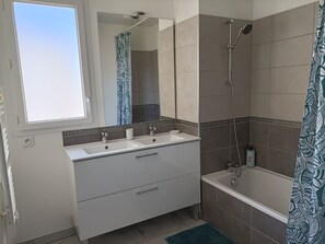 Hair dryer, towels - Le Cap Eden - Proche plage avec piscine (Le Lavandou)