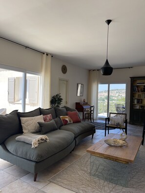 Smart TV - Luxurious villa offers a breathtaking 200° open view of the Luberon (Saint-Saturnin-lès-Apt)