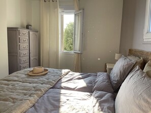 5 bedrooms, free WiFi, bed sheets - Luxurious villa offers a breathtaking 200° open view of the Luberon (Saint-Saturnin-lès-Apt)