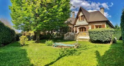 Villa with large garden in quiet location near Paris, Orly, forest and lakes