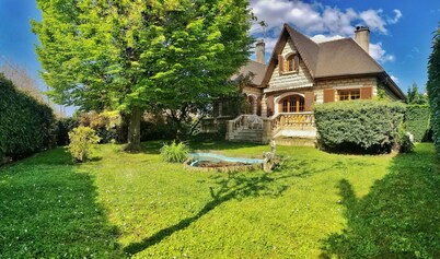 Villa with large garden in quiet location near Paris, Orly, forest and lakes