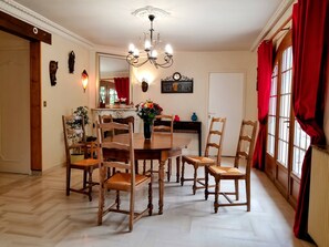 Dining - Villa with large garden in quiet location near Paris, Orly, forest and lakes (Draveil)