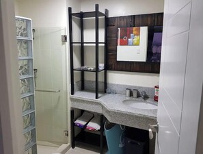 Shower, hair dryer, towels, soap - Cucun's place (Pasig)