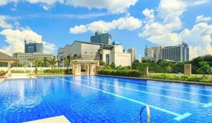 Outdoor pool - Juja's place (Manila)
