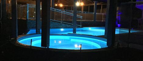 室外游泳池,恒温泳池