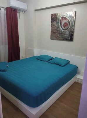 2 bedrooms, iron/ironing board, free WiFi, bed sheets - Mucucu's place (Pasig)