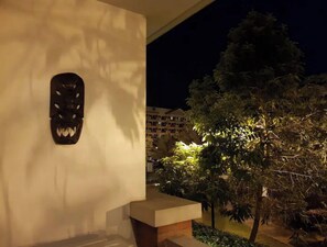 المنطقة المحيطة بالمنشأة