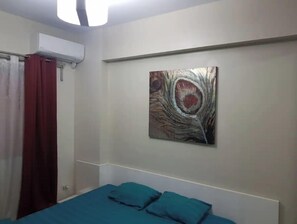 2 bedrooms, iron/ironing board, free WiFi, bed sheets - Mucucu's place (Pasig)