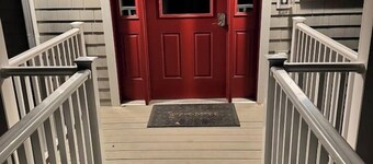 Step-free lake house, screened porch