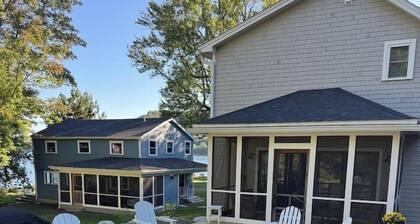 Modern lakefront ADA accessible 4BR, 3.5 BA house