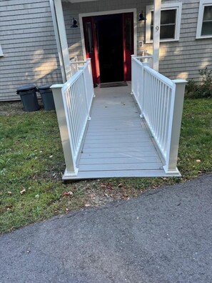 Exterior detail - Step-free lake house, screened porch (Dedham)