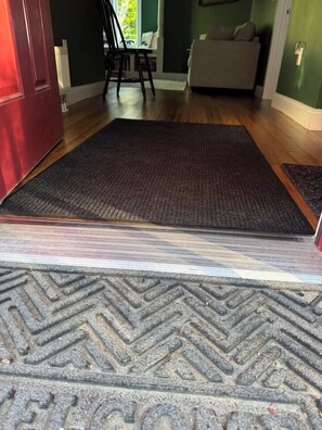 Interior - Step-free lake house, screened porch (Dedham)