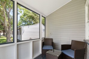 Courtyard view - The Beaches Guest Rooms and Cottages (Wells)