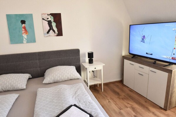 2 chambres, fer et planche à repasser, Wi-Fi, draps fournis