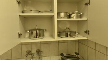 KĂŒhlschrank, Mikrowelle, Ofen, Herdplatte