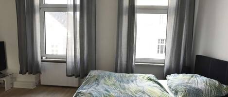 1 室のベッドルーム、WiFi、ベッドシーツ