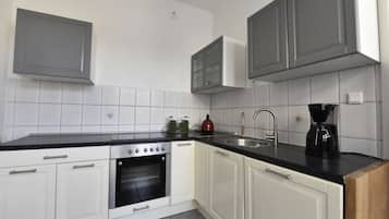 KĂŒhlschrank, Mikrowelle, Ofen, Herdplatte