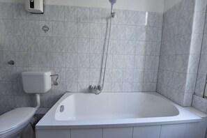 أحواض استحمام، مجففات شعر، مناشف