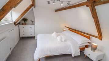 Cottage | 2 bedrooms, individually decorated, individually furnished, free WiFi