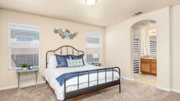 3 bedrooms, desk, iron/ironing board, free WiFi