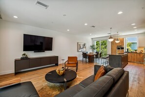 Smart TV, stereo