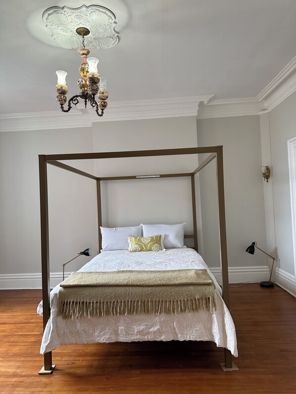 5 chambres, fer et planche à repasser, Wi-Fi, draps fournis