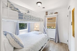 2 bedrooms, free WiFi, bed sheets - 5041 The Captains Quarters *1 Block to Boat Access (Kill Devil Hills)