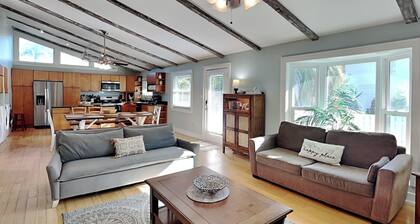 Peach on the Beach | Private Pool, Walk to Beach