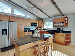 Frigorífic, microones, forn i placa de cuina 