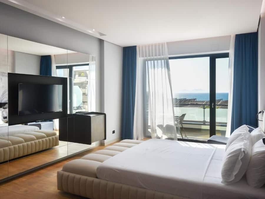 Junior Suite | Frette Italian sheets, premium bedding, minibar, in-room safe