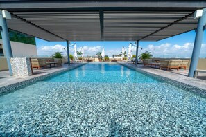 2 albercas al aire libre 