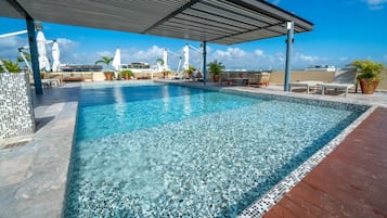 2 albercas al aire libre