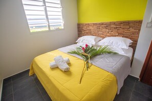 2 chambres, fer et planche à repasser, lit parapluie, Wi-Fi gratuit