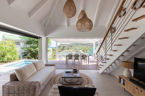 Modern villa, a 3-minute walk from St. Jean Beach, shops, and restaurants.