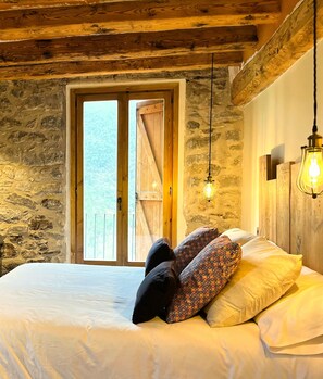 5 bedrooms, desk, iron/ironing board, travel crib - A totally renovated rural design house in the middle of nature. (Les Masies)