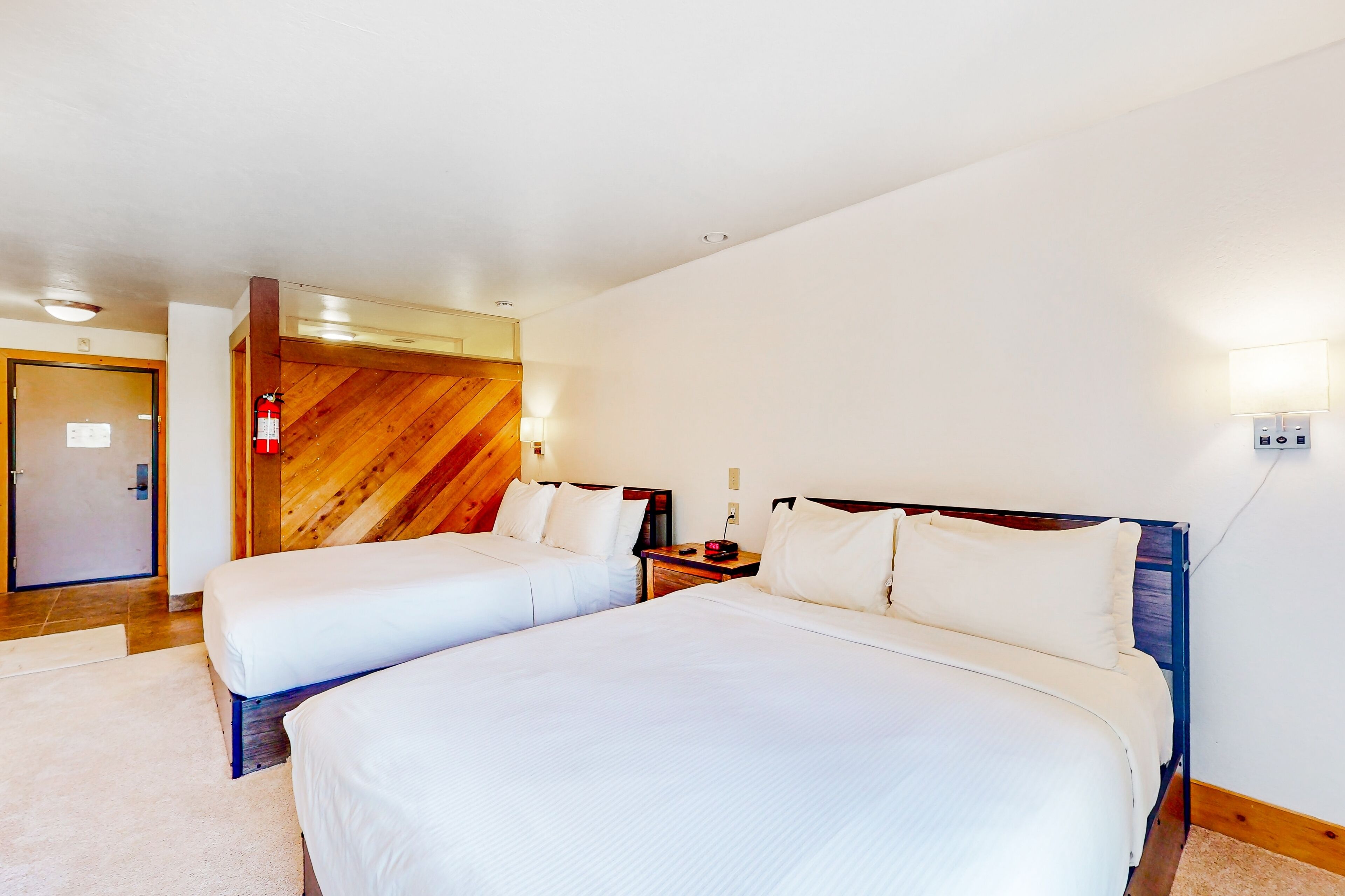 Alpine Hideaway | 3-Min Walk to Gondola & Steps to Dining | Pool & Hot Tub