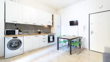 Apartment | Private kitchen | Fridge, oven, stovetop, electric kettle