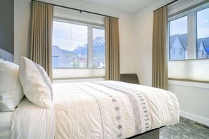 3 habitaciones, tabla de planchar con plancha, cuna de viaje y wifi 