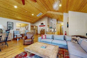 Televisión y chimenea 