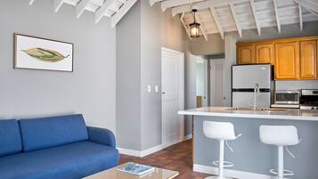 Harbor View Suite | Zimmersafe, Bügeleisen/Bügelbrett, kostenloses WLAN, Bettwäsche