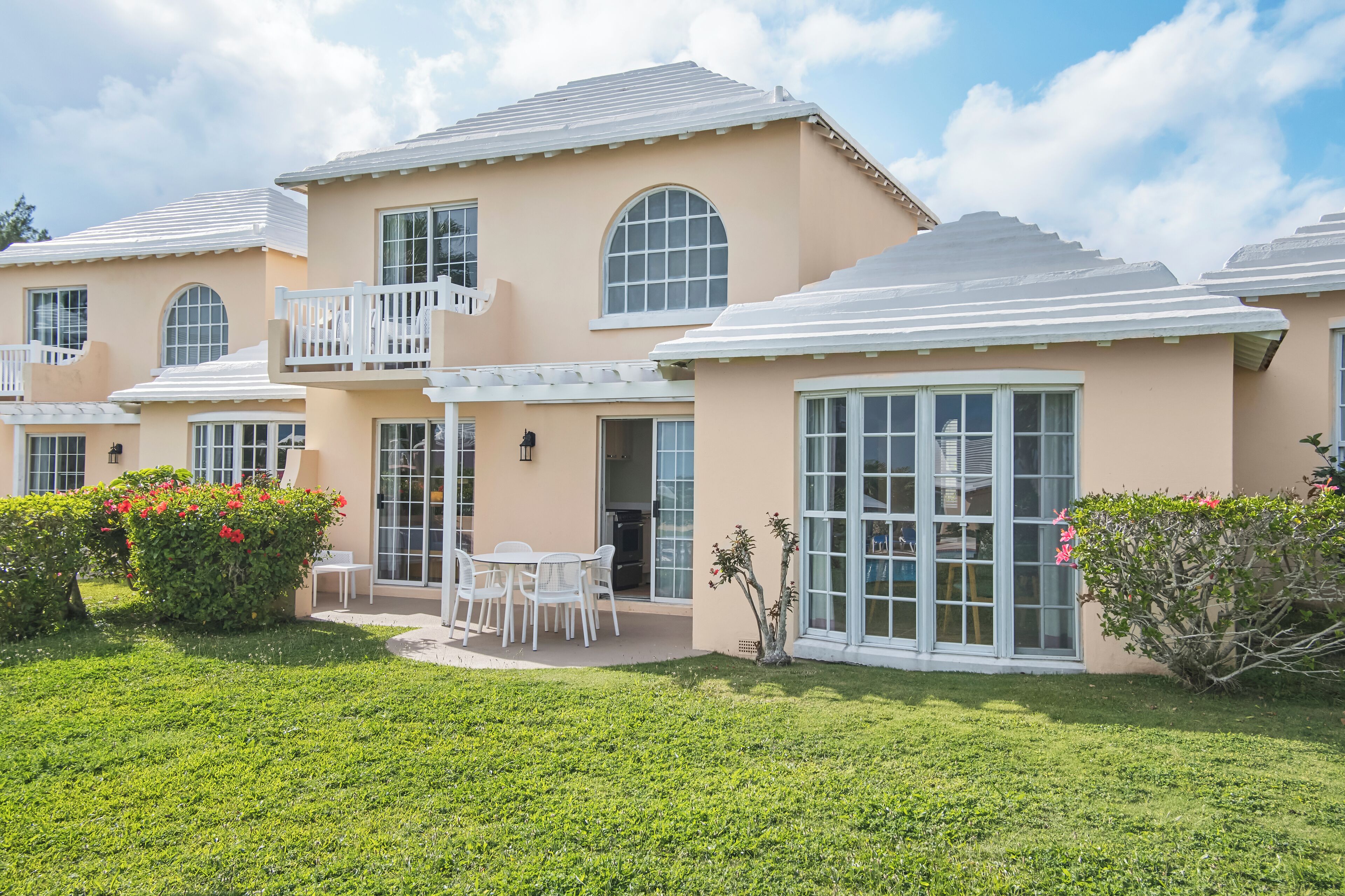 Poolside Bermuda Cottage | 客房內保險箱、熨斗/熨衣板、免費無線上網、床單