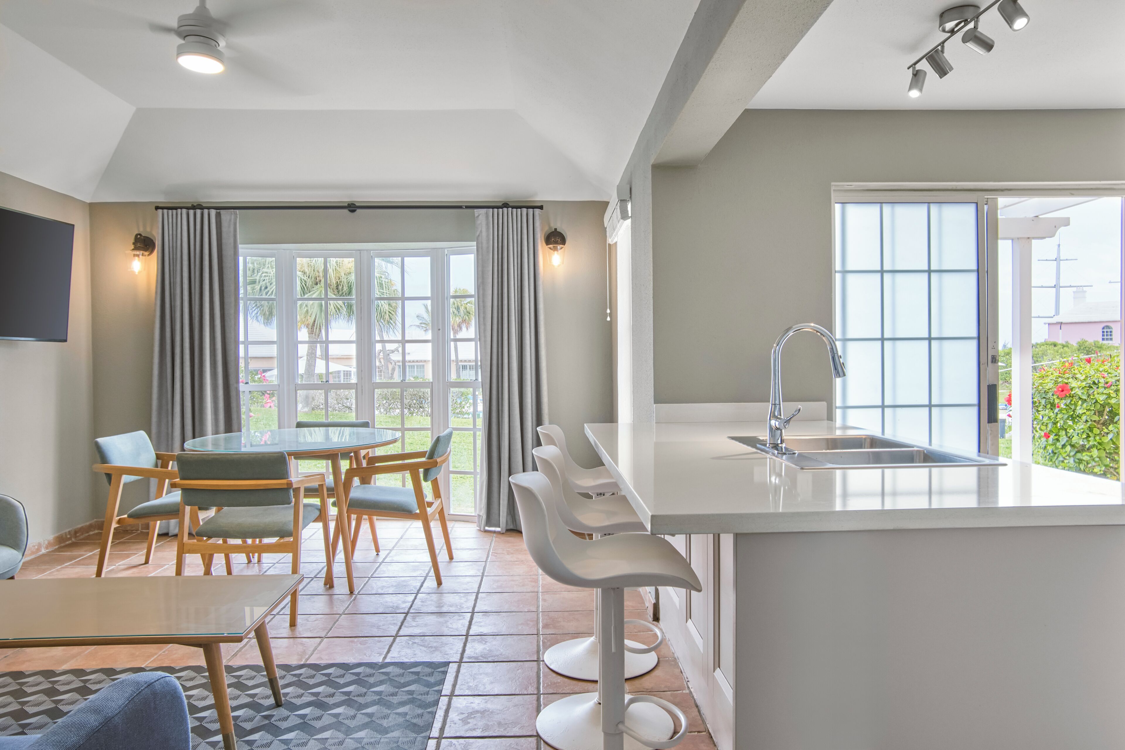 Poolside Bermuda Cottage | In-room safe, iron/ironing board, free WiFi, bed sheets