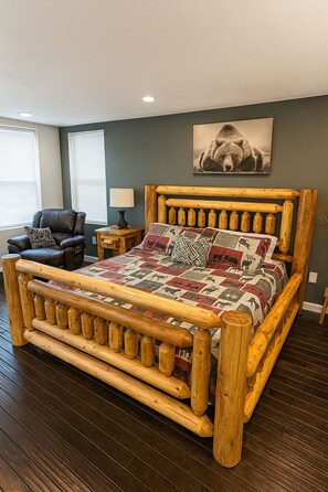 4 bedrooms, desk, iron/ironing board, travel cot