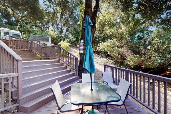 Outdoor dining - Infinity Ranch: Wooded Retreat on 7 Acres w/ Continuous Wave Pool & Hot Tub (Cloverdale)