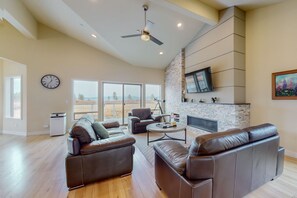 TV, fireplace, video-game console