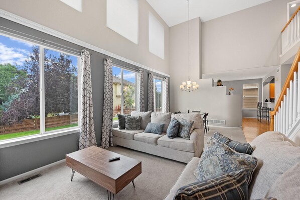 Smart TV - Sweet open home ready for a family to enjoy (Commerce City)