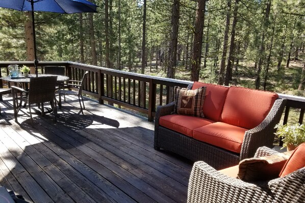 Outdoor dining - Gold Dust Getaway with Foosball, Big Deck & Forest Views | Near Slopes (South Lake Tahoe)