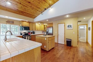 Fridge, microwave, oven, stovetop - Gold Dust Getaway with Foosball, Big Deck & Forest Views | Near Slopes (South Lake Tahoe)
